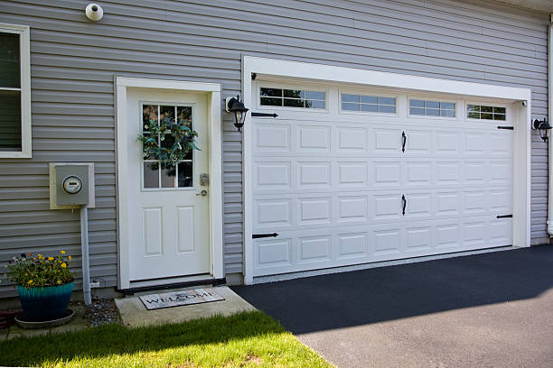 24/7 Emergency Garage Door Panel Replacement experts in Meggett, SC